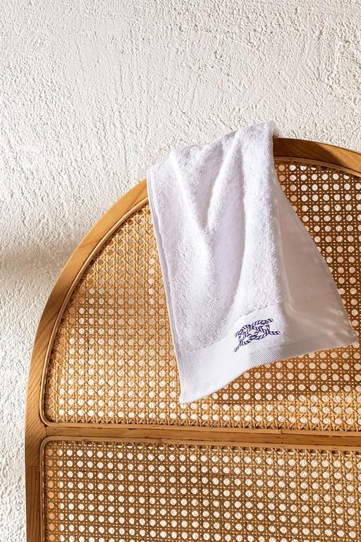 Avery Hand Towel 8684427014875